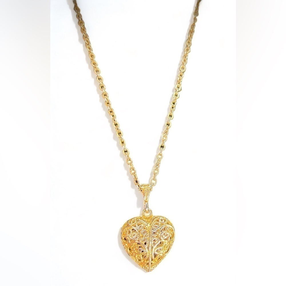 J003. Avon Vintage Heart Locket-Shaped Pendant 26ā length - Picture 1 of 4